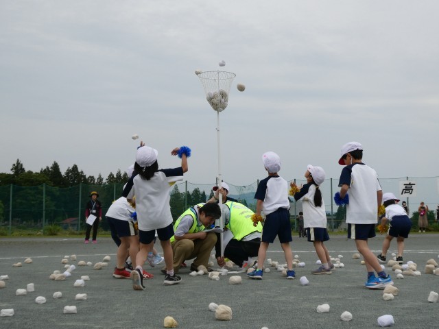 低学年ダンシング玉入れ