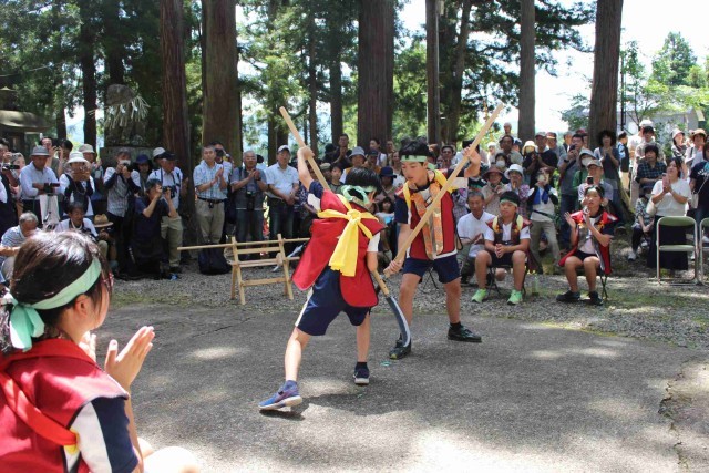 子ども仮山伏の様子