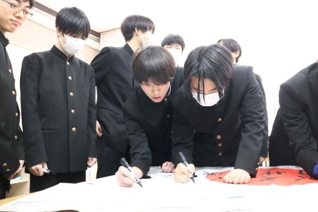 応援メッセージ作成の様子