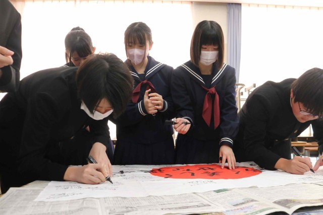 応援メッセージ作成の様子