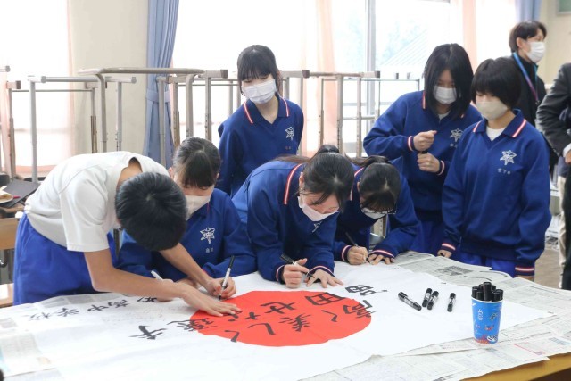 応援メッセージ作成の様子