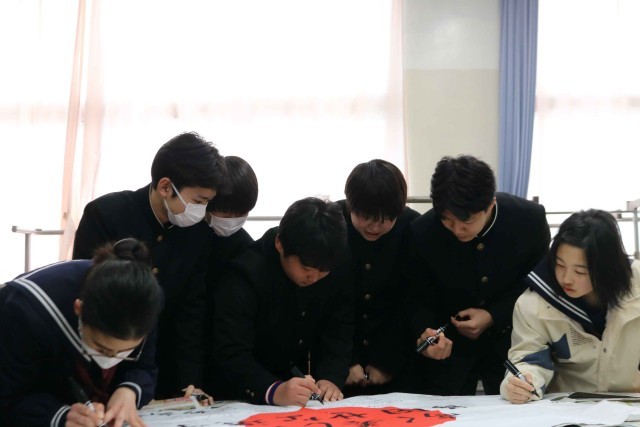 応援メッセージ作成の様子